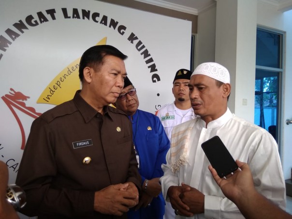 Wali Kota Pekanbaru Firdaus bersama Ketua FPI Husni Thamrin. (R24/put)