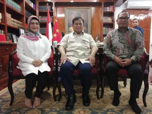 Moment menantu Presiden, Bobby Nasution dan anak Ma’ruf Amin saat mengunjungi Prabowo Subianto. (R24/int)