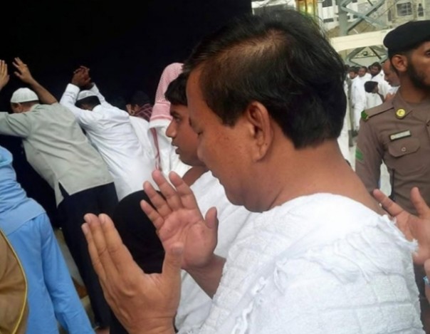 Momen Prabowo Subianto saat berada di Mekah, Kakbah (foto/int)
