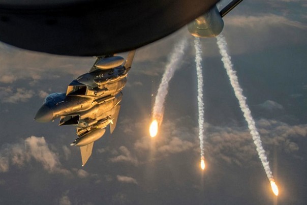Ilustrasi serangan jet tempur F-15 Eagle Amerika Serikat di Irak. Foto/REUTERS