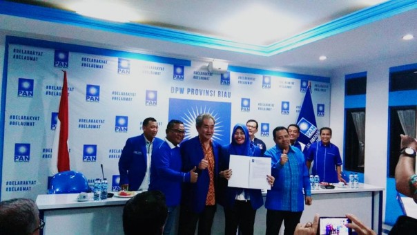 Dewan Pimpinan Pusat (DPP) Partai Amanat Nasional (PAN) telah menyerahkan Rekomendasi kepada Ketua Dewan Pimpinan Daerah (DPD) Partai PAN Kuantan Singingi (Kuansing), Komperensi (Foto/Zar)