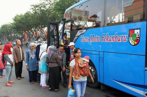 Bus Trans Metro Pekanbaru (R24/int)