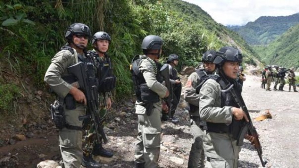 Petugas melakukan operasi untuk menertibakan KKB di Papua.  (Ilustrasi) Foto: int 