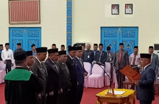 Bupati Pelalawan HM Harris melantik enam Pejabat tinggi Pratama dilingkungan Pemkab Pelalawan (foto/Ardi)