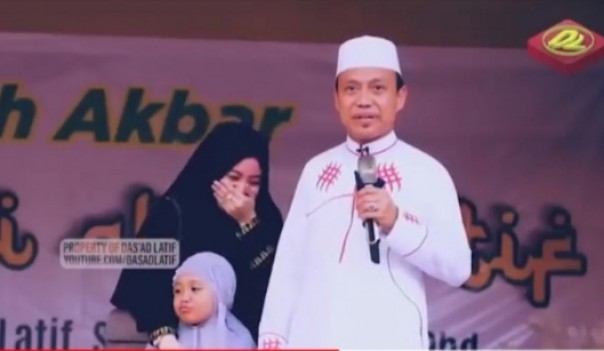 Meski Selalu Bahas Poligami Ustadz Das Ad Latif Perkenalkan Istri Dan Anaknya Ke Jamaah Riau24 Com