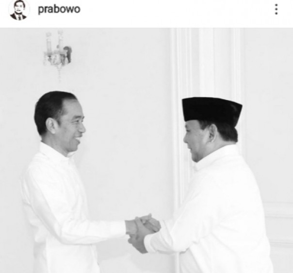 Menhan Prabowo unggah foto jabat tangan Presiden Jokowi (foto/int)