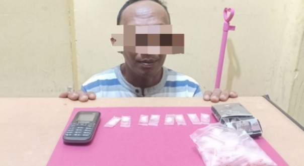 Seorang terduga pengedar narkoba jenis sabu, diringkus pihak Polres Pelalawan (foto/int)