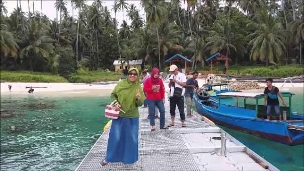Alamnya yang indah, membuat Pulau Simeulue yang baru saja dilanda gempa, menjadi salah satu destinasi wisata andalan di Provinsi Aceh. Foto: int 