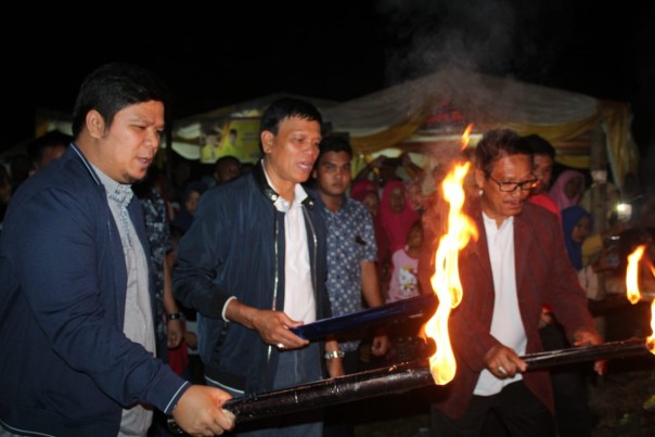 Ketua Badan Kehormatan DPRD Riau Sukarmis, hadiri melayur jalur Desa Pulau Kopuang Sentajo Kecamatan Sentajo Raya (foto/Zar)