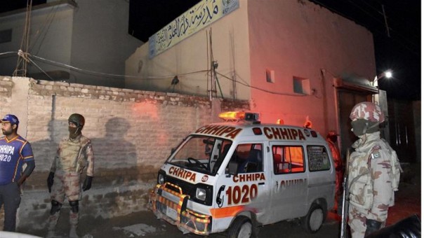 Belasan Orang Tewas Mengenaskan Dalam Serangan Bom Saat Sholat Jum'at di Pakistan