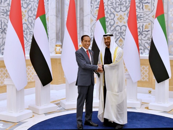 Presiden Joko Widodo bersalaman dengan Putra Mahkota Kedajaan Arab Saudi. (R24/int)