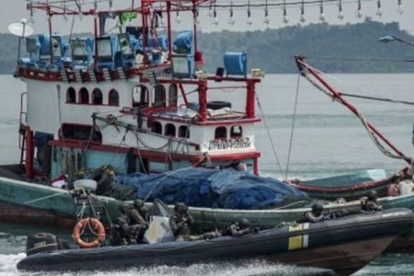 Salah satu kapal asing yang diamankan karena diduga mencuri ikan di perairan Indonesia. Foto: int 