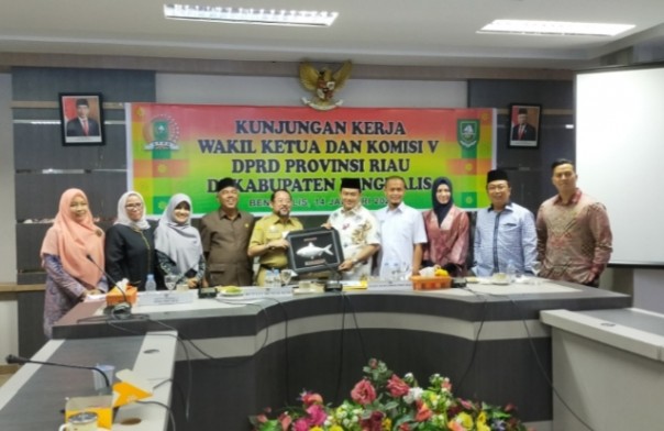Komisi V DPRD Provinsi Riau melakukan kunjungan kerja ke Pemkab Bengkalis dalam rangka Koordinasi dan Singkronisasi Program Pemerintah Provinsi Riau (foto/hari)