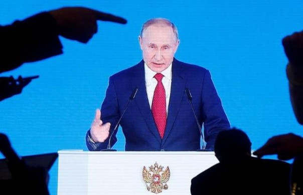 Presiden Rusia Vladimir Putin mengumumkan sejumlah kebijakan. Foto/REUTERS/Maxim Shemetov