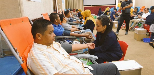 Ribuan karyawan PT Riau Andalan Pulp and Paper (RAPP)  berpartisipasi dalam Kegiatan Keluarga Donor Darah (KDD) ke - 60 (foto/int)