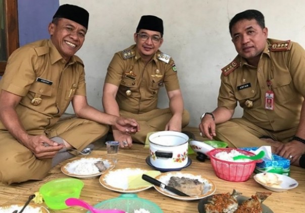 Wakil Wali Kota Palu, Sulawesi Tengah, Pasha unggah foto makan lesehan (foto/int)