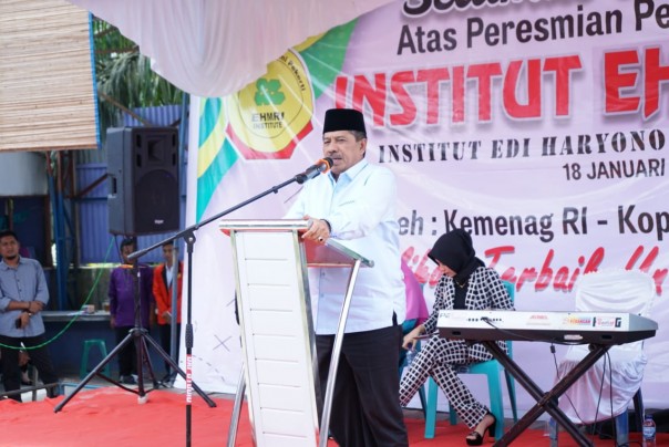Bupati Siak Alfedri saat meresmikan Perguruan Tinggi Institut Edi Haryono Madani Riau EHMRI (IAI) di kecamatan Kandis (foto/Lin)
