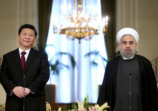Presiden Iran dan China dalam suatu pertemuan