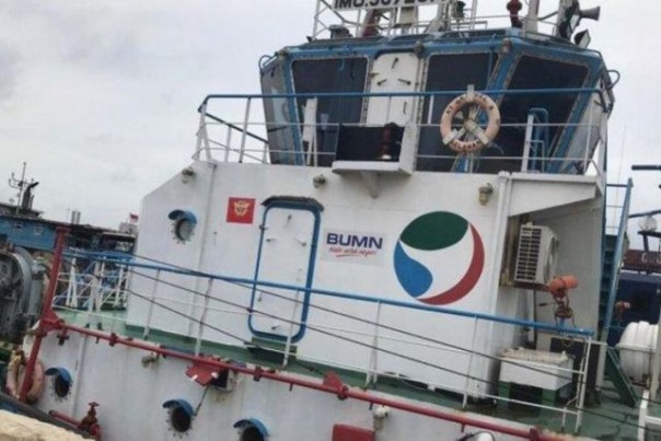 Kapal milik BUMN Pelindo yang diamankan Bea Cukai karena melakukan aksi 'kencing di tengah laut'. Foto: int 