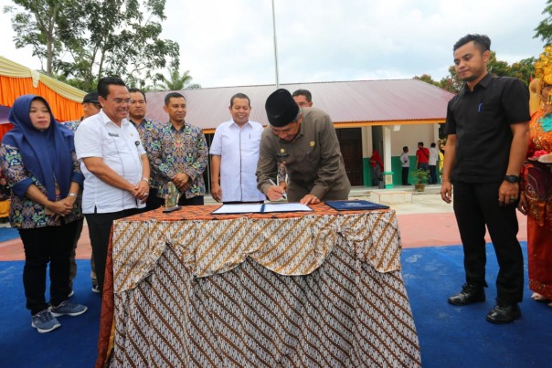 Renovasi dan rehabilitasinya ruang belajar SMP Negeri II Lubuk Dalam kabupaten Siak oleh Kementrian PUPR RI melalui Balai Prasarana Pemukiman Wilayah Riau (foto/Lin)
