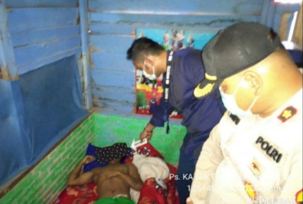 Warga di Jalan lintas Pekanbaru-Duri KM 92 dihebohkan dengan penemuan sosok mayat laki laki di sebuah kamar warung cafe (foto/hari)