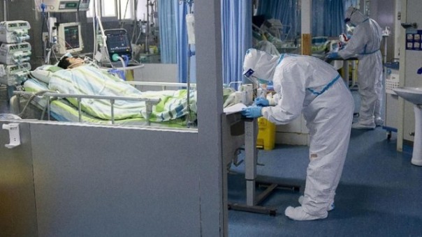 Penanganan pasien yang terjangkit virus Corona di China. Foto: int 