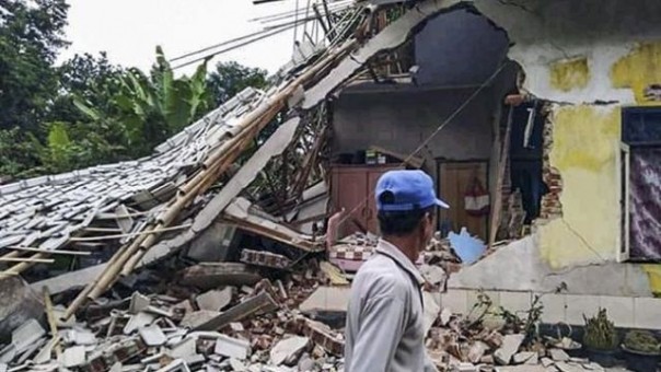 Ribuan rumah rusak akibat diguncang gempa di Maluku. (Ilustrasi) Foto: int 