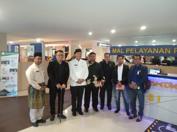 Foto bersama Walikota Pekanbaru, Fitdaus bersama jajaran Pemerintahan Malaysia
