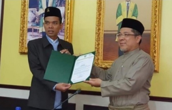 Ustadz Abdul Somad dapat penghargaan gelar Profesor dari Universitas Brunei Darussalam (foto/int)