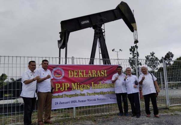 Deklarasi APJP Migas Indonesia di lokasi sumur minyak tertua di Minas, Kabupaten Siak, Selasa 28 Januari 2020.  