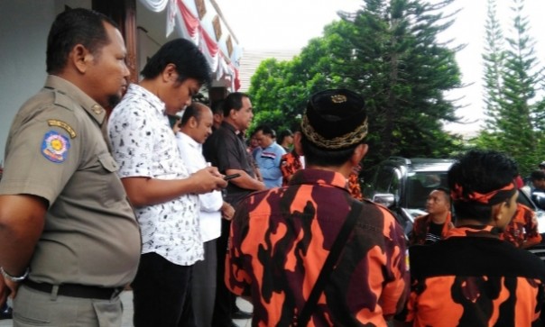 DPC PP Kuansing datangi DPRD tuntaskan masalah ijazah palsu (foto/int)
