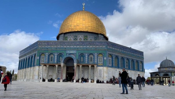 Warga Palestina di Al-Aqsa Bersumpah Untuk Melawan Rencana Trump : Kami Siap Untuk Berperang