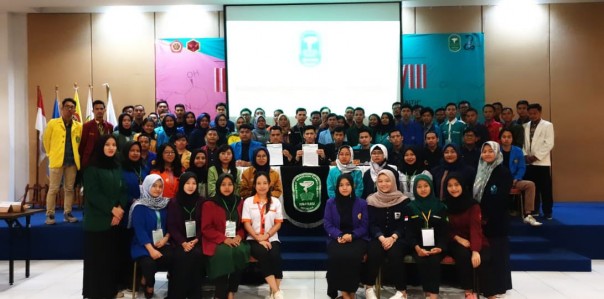 Para peserta Pra-Musyawarah Nasional (Pramunas) XVIII Ikatan Senat Mahasiswa Farmasi Seluruh Indonesia (ISMAFARSI) 