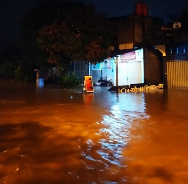 Banjir Kota Teluk Kuantan rendam pertokoan (foto/ist)