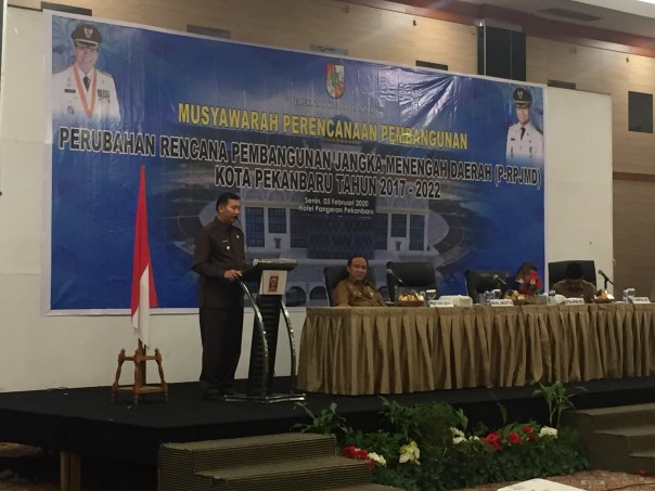 Walikota Pekanbaru, Firdaus membuka acara Musrenbang P-RPJMD yang diadakan BAPEDA, di Hotel Pangeran (R24/put)