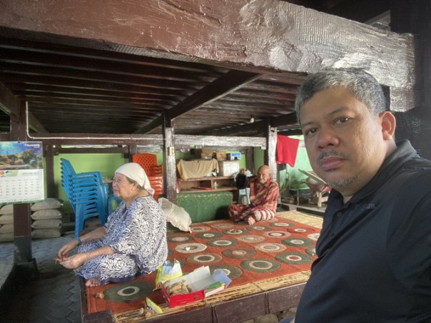 Fahri Hamzah pulang kampung ketemu kedua orangtuanya di Sumbawa (foto/int)
