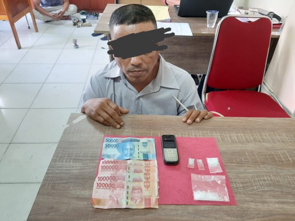 Seorang pria diamankan Polres Siak karena memiliki paket sabu siap edar (foto/int)
