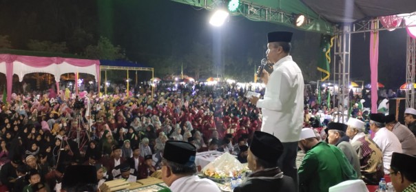 Ribuan masyarakat menghadiri acara Gebyar Sholawat dalam rangka memperingatai Harlah NU ke-94 (foto/Lin)