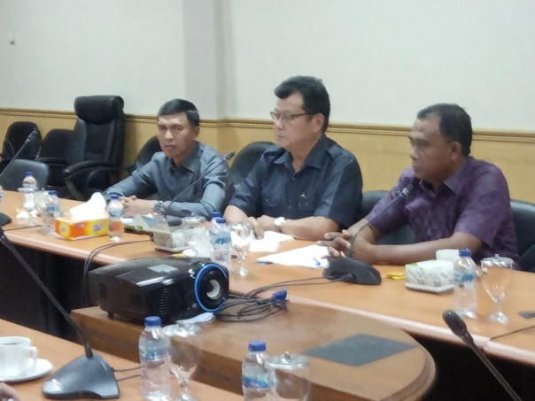 Komisi II DPRD Kabupaten Bengkalis meminta kepada Dinas Perhubungan dan penggelola Kapal Roro penyebrangan di Bengkalis - Sei Pakning (foto/Hari)