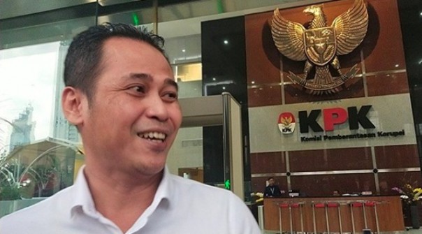Advokat PDIP Donny Tr Istiqomah usai menjalani pemeriksaan di Gedung KPK, Jakarta. Foto: int 