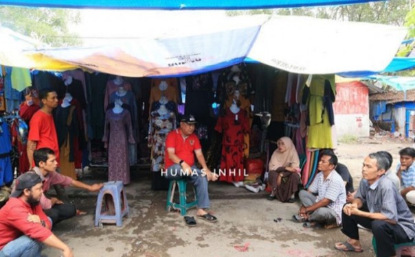 Wakil Bupati, H Syamsuddin Uti melakukan peninjauan pasar pusat Kota Tembilahan (foto/Rgo)