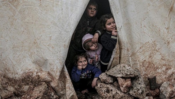 Tragis, Ratusan Bayi dan Anak-Anak Sekarat Karena Tidur di Bawah Cuaca Beku di Suriah