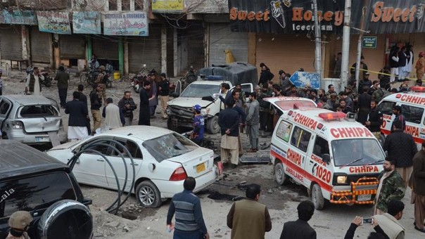 Sebuah Serangan Bom Bunuh Diri Tewaskan Beberapa Orang Dalam Sebuah Upacara Keagamaan di Pakistan