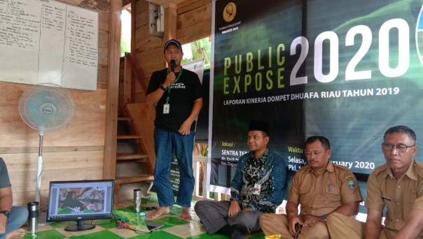 Kepala Dompet Dhuafa Riau, Ali Bastoni saat memaparkan Public Expose 2020 di Sentra Ternak Riau, Kecamatan Dayun, Siak