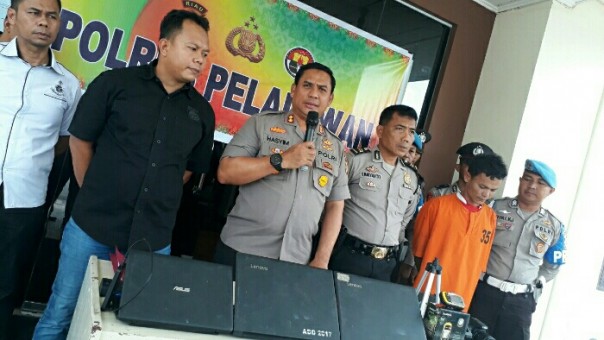 Pelaku pembobolan Kantor Kepala Desa Lalang Kabung Kecamatan Pelalawan Kabupaten Pelalawan Riau, MH (28), berhasil diringkus Polres Pelalawan (foto/Ardi)