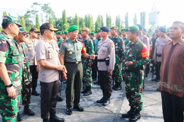 Danrem 031/WB, Kapolda Riau, dan Danlanud RsN melakukan cek kesiapan pasukan jelang kunjungan Presiden RI