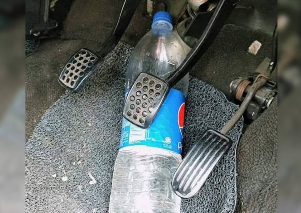 Ternyata Menempatkan Botol Air di Dalam Mobil Anda Bisa Jadi Insiden yang Mematikan. Inilah Alasannya...