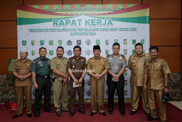 Bupati Indragiri Hilir (Inhil) Drs HM Wardan MP menghadiri rapat kerja (Raker) percepatan penyaluran dan pengelolaan dana desa tahun anggaran 2020 Provinsi Riau (foto/Rgo)