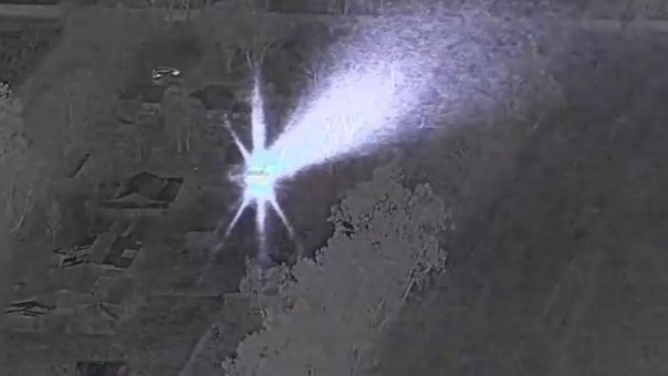 Pilot Patroli Jalan Raya di California Menderita Kebutaan Setelah Sebuah Laser Berwarna Biru Mengirimkan Cahaya Terang ke Pesawatnya