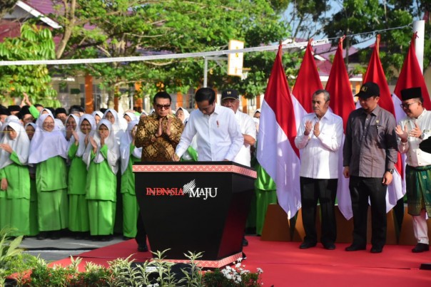 Presiden Jokowi meresmikan Rehabilitasi dan Renovasi MTSN 3 Pekanbaru. (Foto. Riau24Group/PRM).